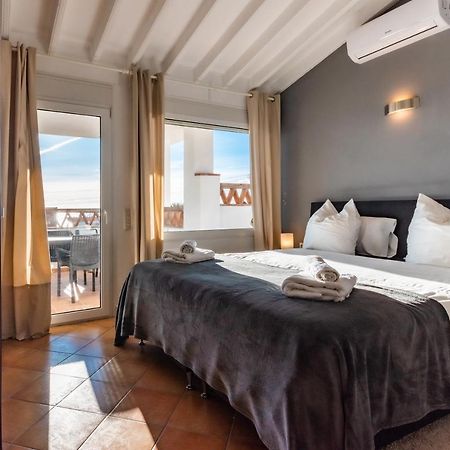 In The Second Line, Modern Beachfront Holiday Home In Costabella, Marbella Esterno foto