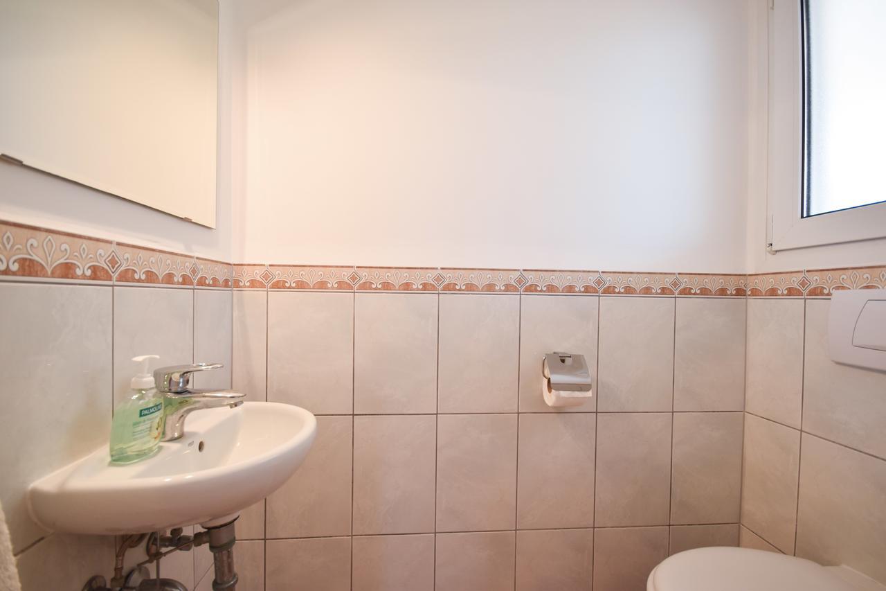 In The Second Line, Modern Beachfront Holiday Home In Costabella, Marbella Esterno foto