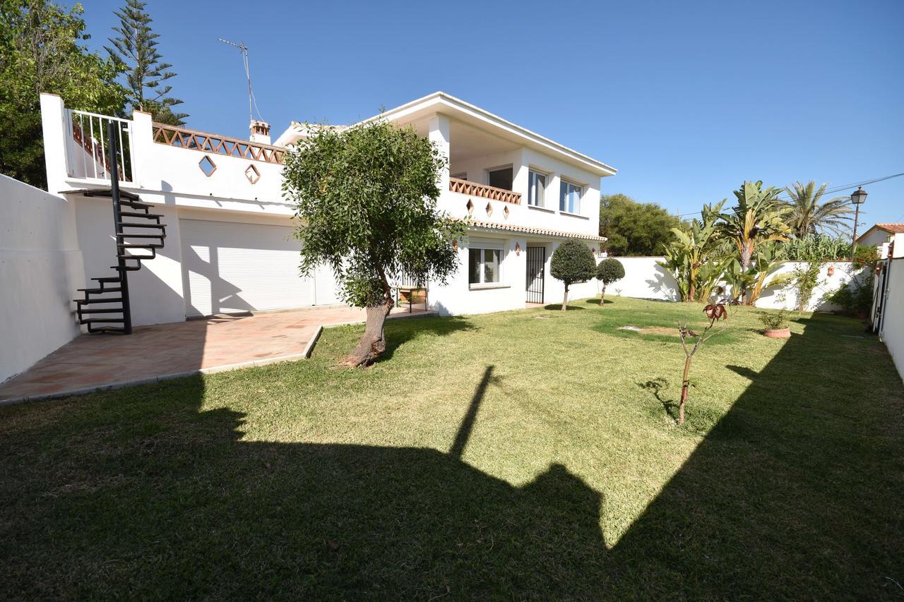 In The Second Line, Modern Beachfront Holiday Home In Costabella, Marbella Esterno foto