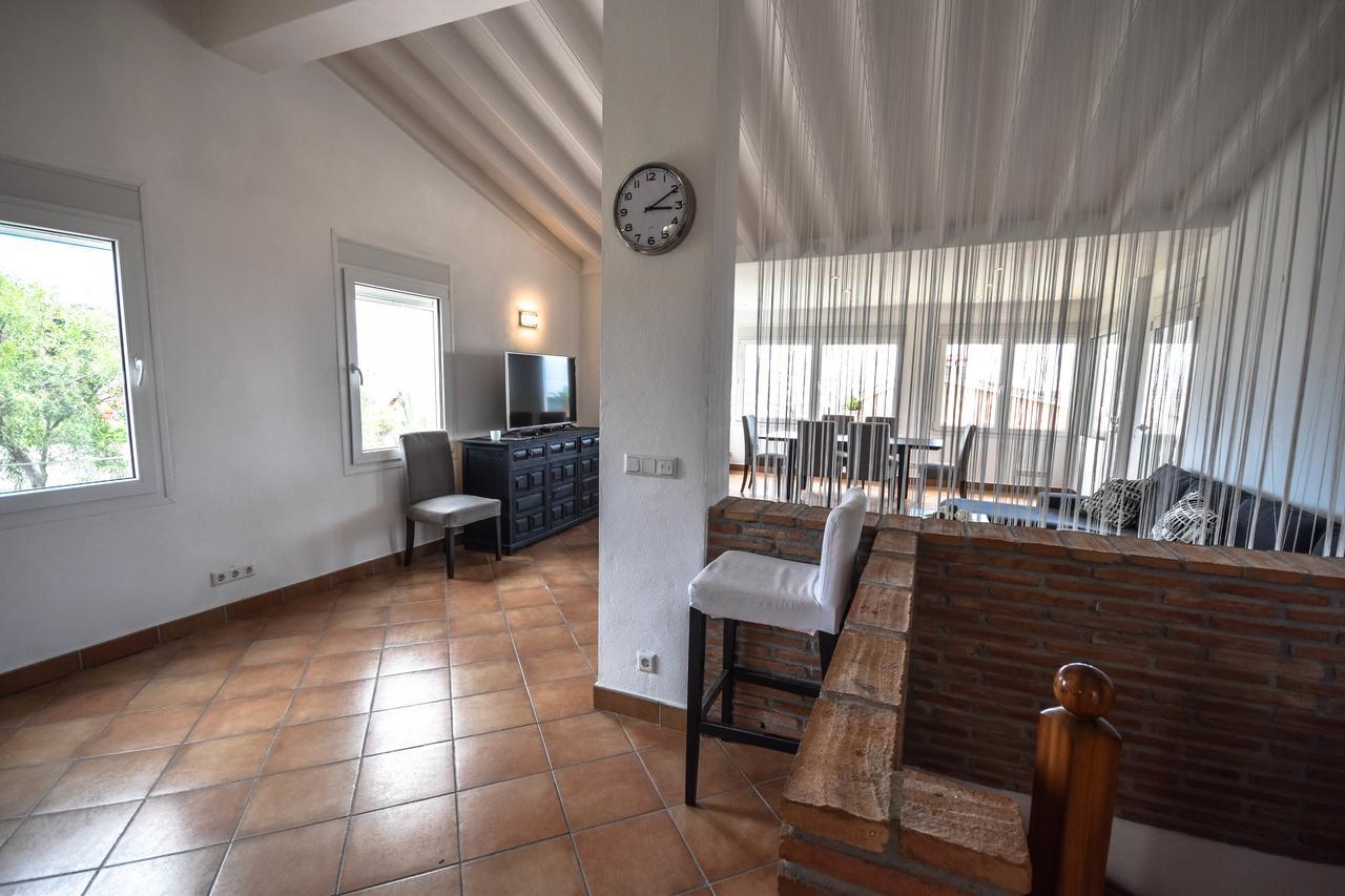 In The Second Line, Modern Beachfront Holiday Home In Costabella, Marbella Esterno foto