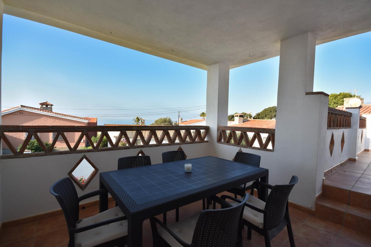 In The Second Line, Modern Beachfront Holiday Home In Costabella, Marbella Esterno foto