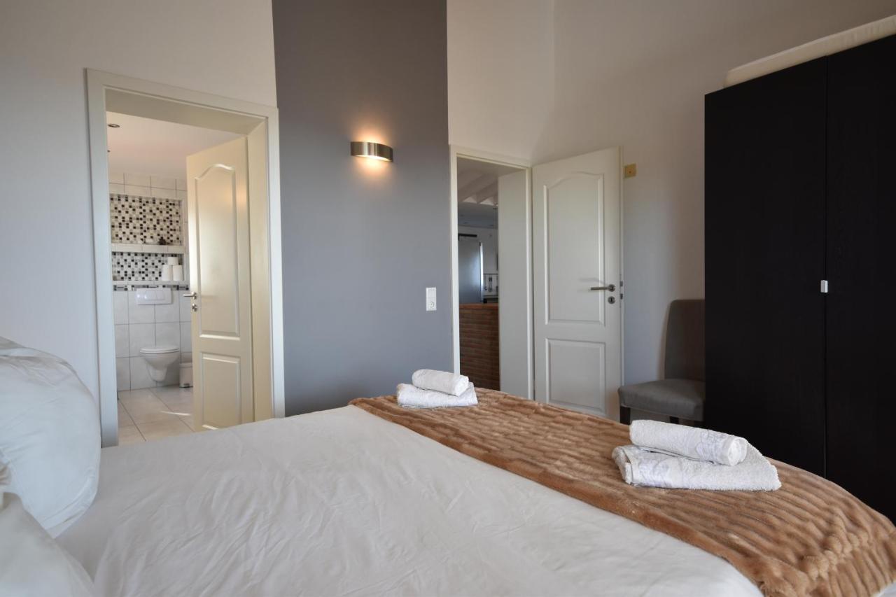 In The Second Line, Modern Beachfront Holiday Home In Costabella, Marbella Esterno foto