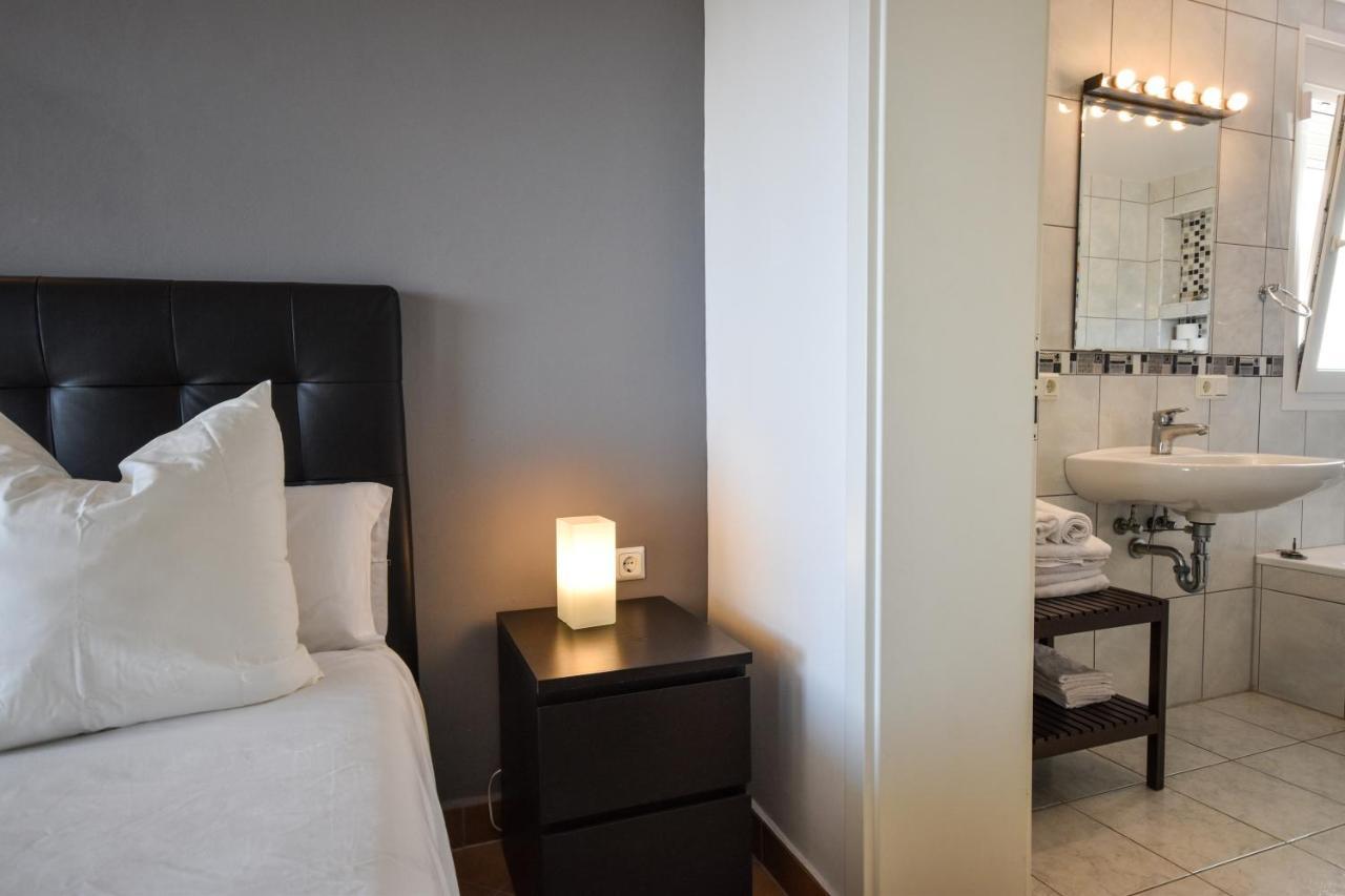 In The Second Line, Modern Beachfront Holiday Home In Costabella, Marbella Esterno foto