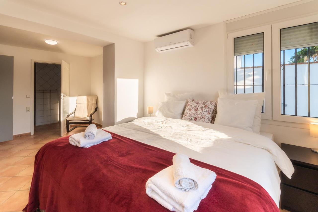 In The Second Line, Modern Beachfront Holiday Home In Costabella, Marbella Esterno foto