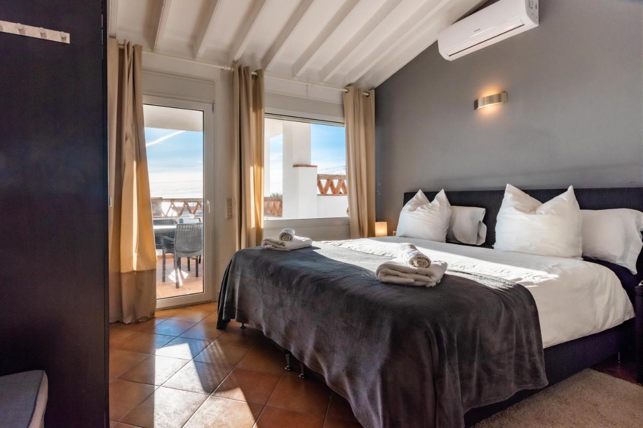 In The Second Line, Modern Beachfront Holiday Home In Costabella, Marbella Esterno foto