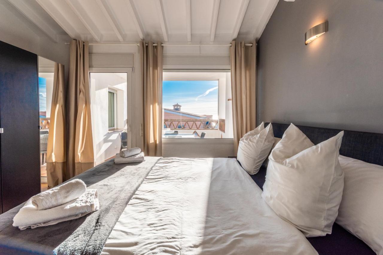 In The Second Line, Modern Beachfront Holiday Home In Costabella, Marbella Esterno foto