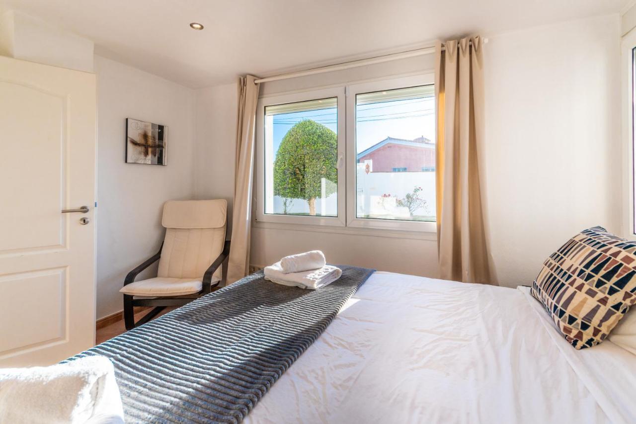 In The Second Line, Modern Beachfront Holiday Home In Costabella, Marbella Esterno foto