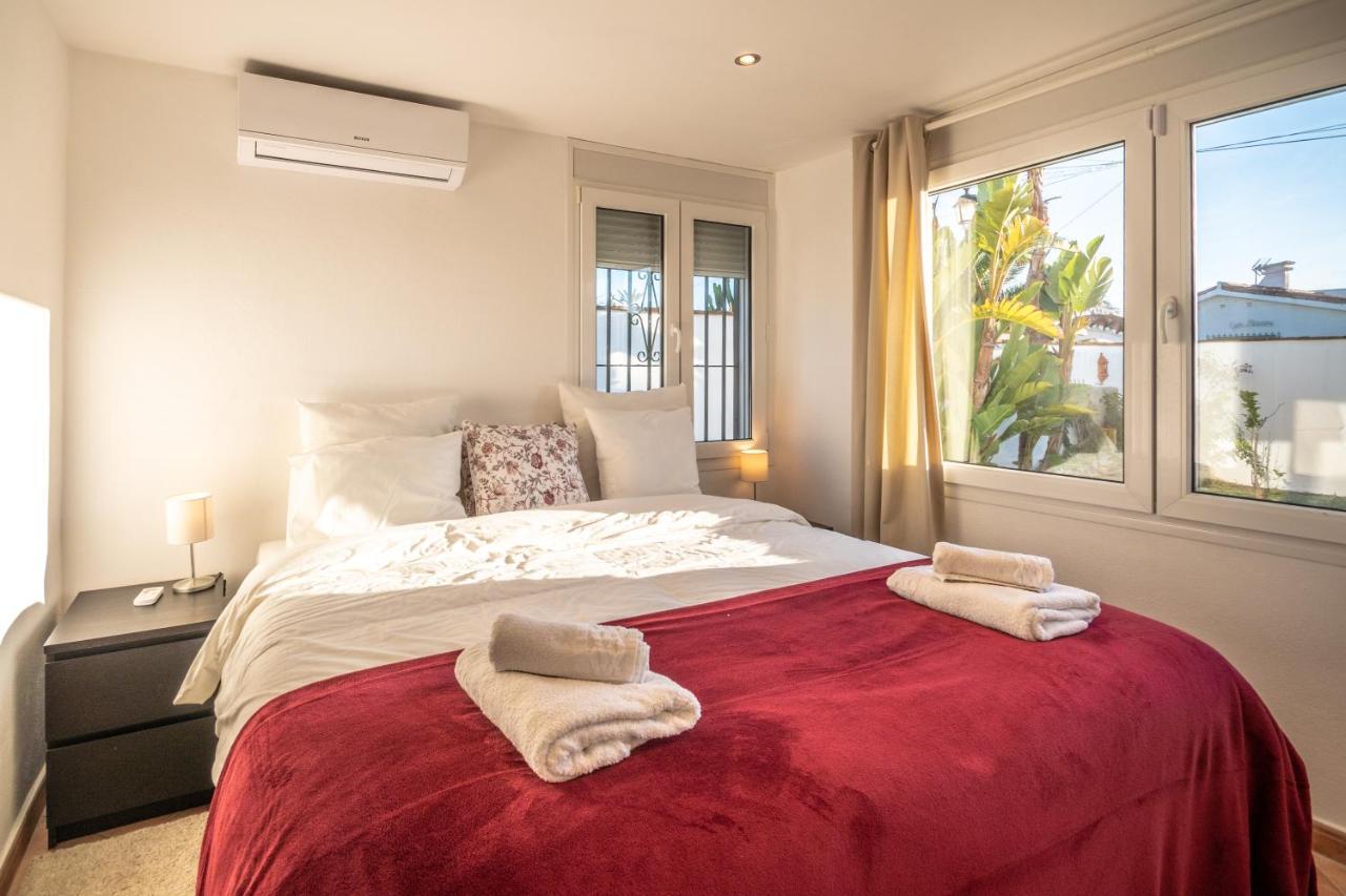 In The Second Line, Modern Beachfront Holiday Home In Costabella, Marbella Esterno foto