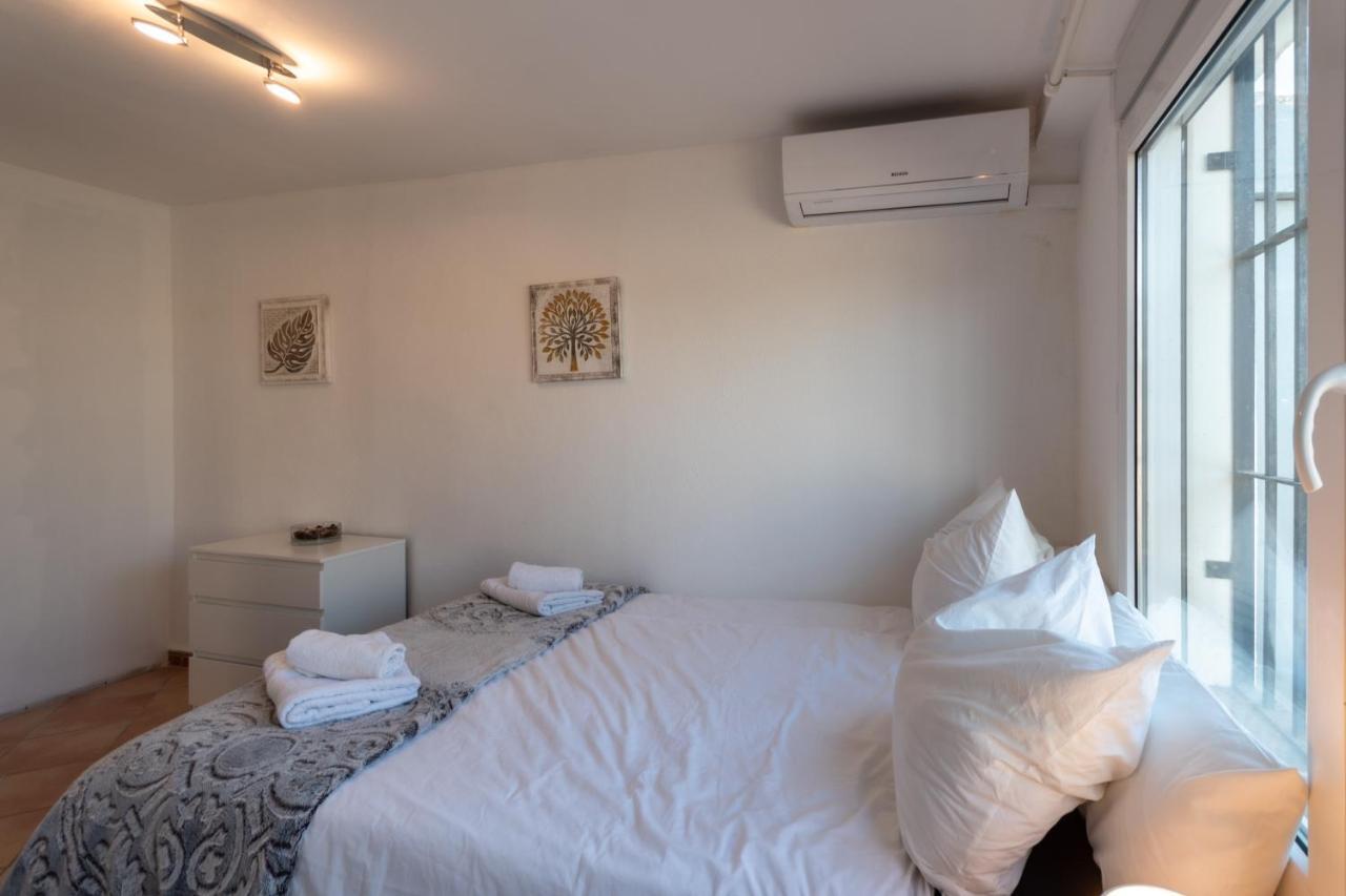 In The Second Line, Modern Beachfront Holiday Home In Costabella, Marbella Esterno foto