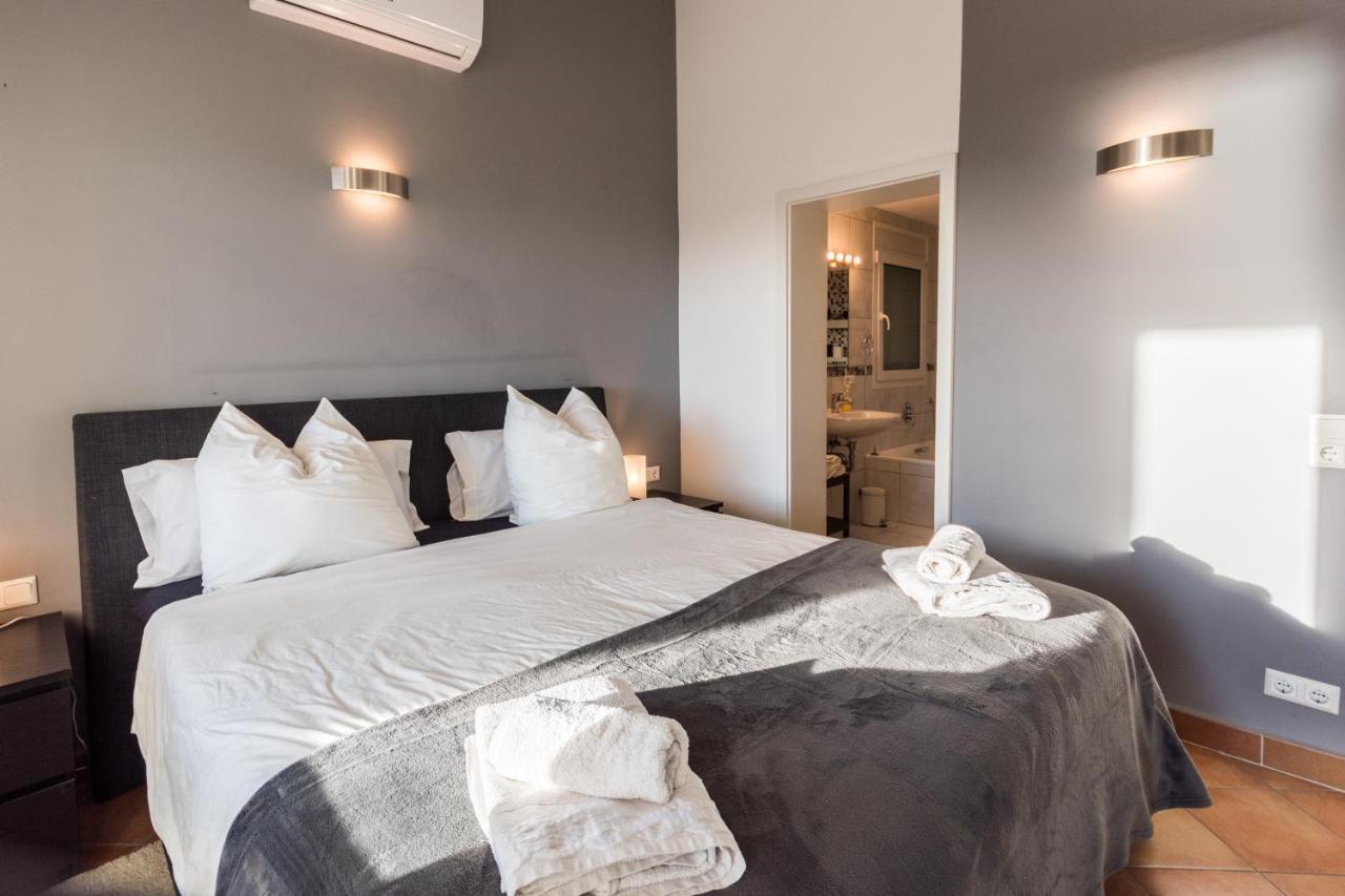 In The Second Line, Modern Beachfront Holiday Home In Costabella, Marbella Esterno foto